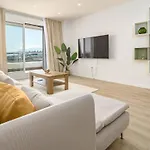 Jg5.4a- Modern With Views شقة ماربيا