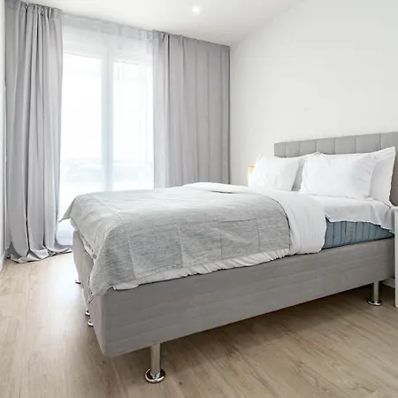 Jg54a- Modern With Views Apartment