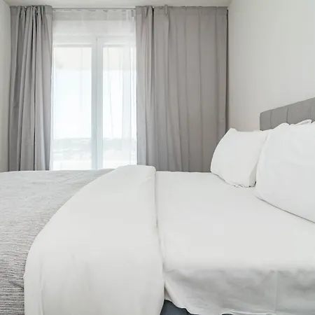 Jg5.4a- Modern With Views